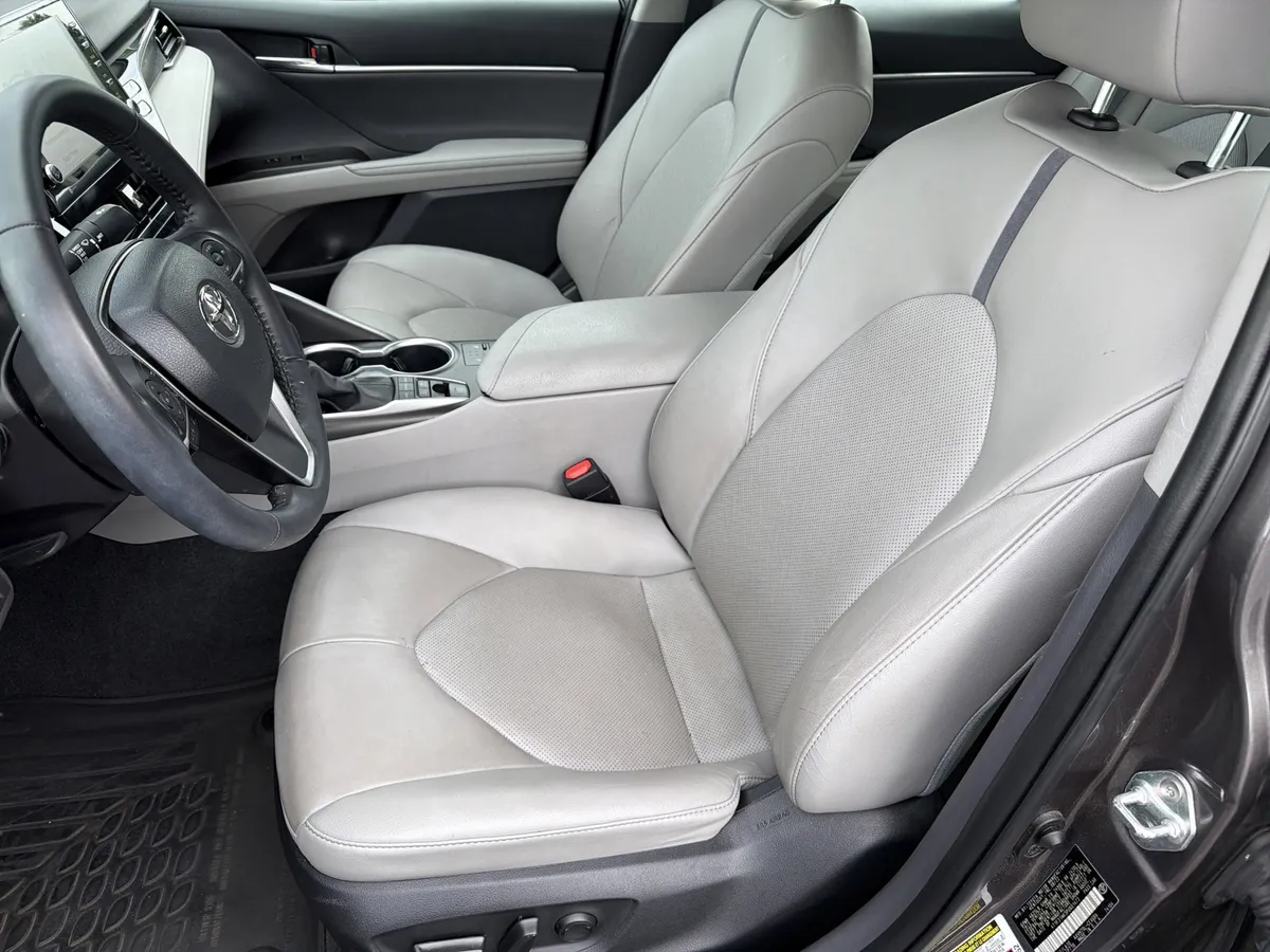 2023 Toyota Camry Hybrid XLE thumbnail 17