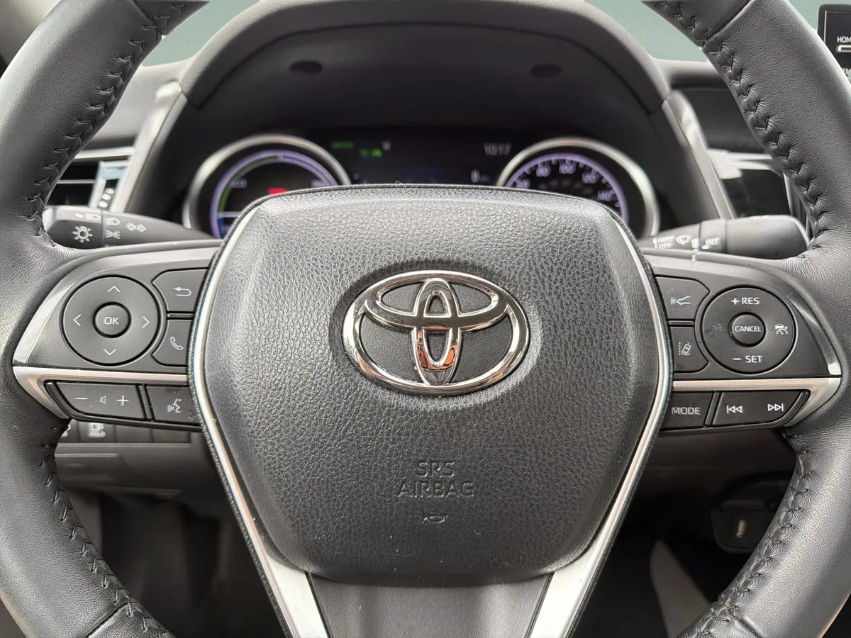 2023 Toyota Camry Hybrid XLE thumbnail 19