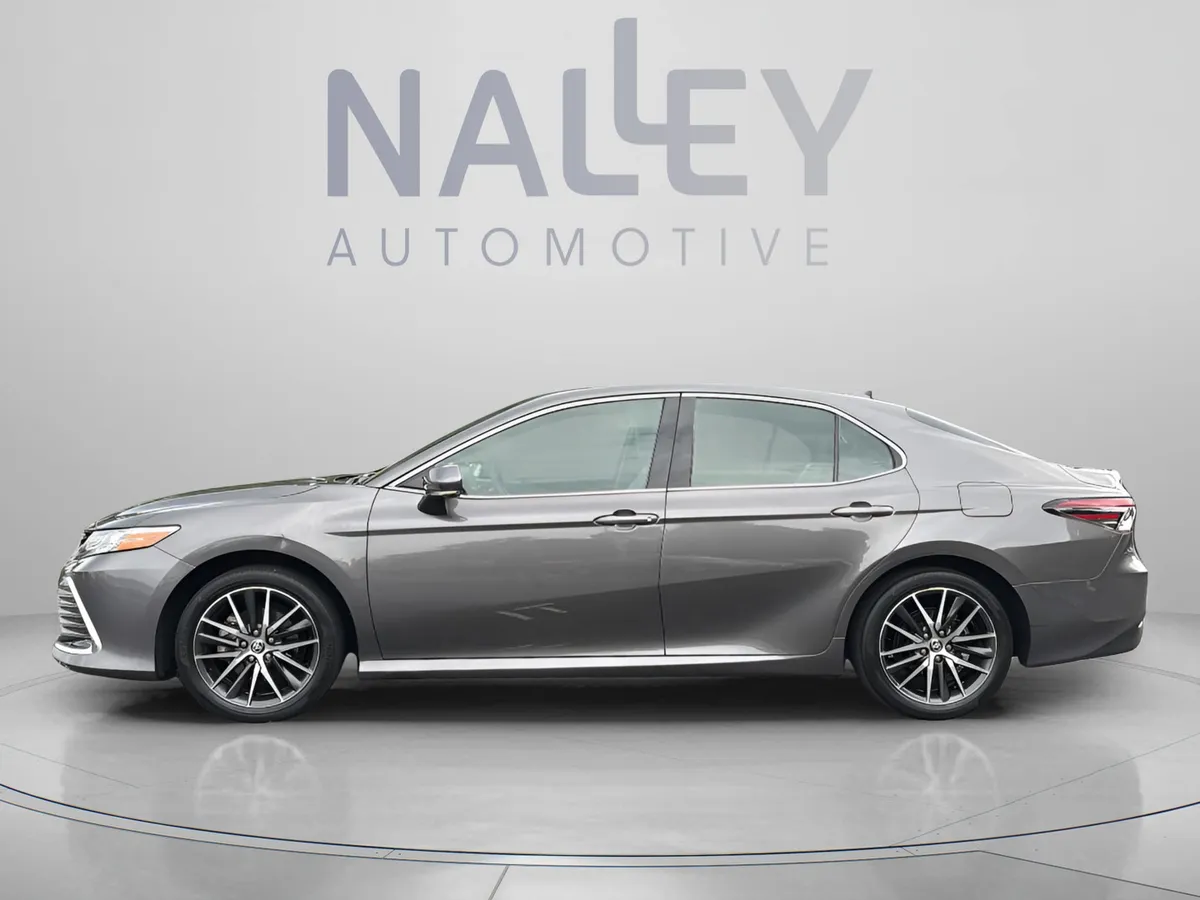 2023 Toyota Camry Hybrid XLE thumbnail 2