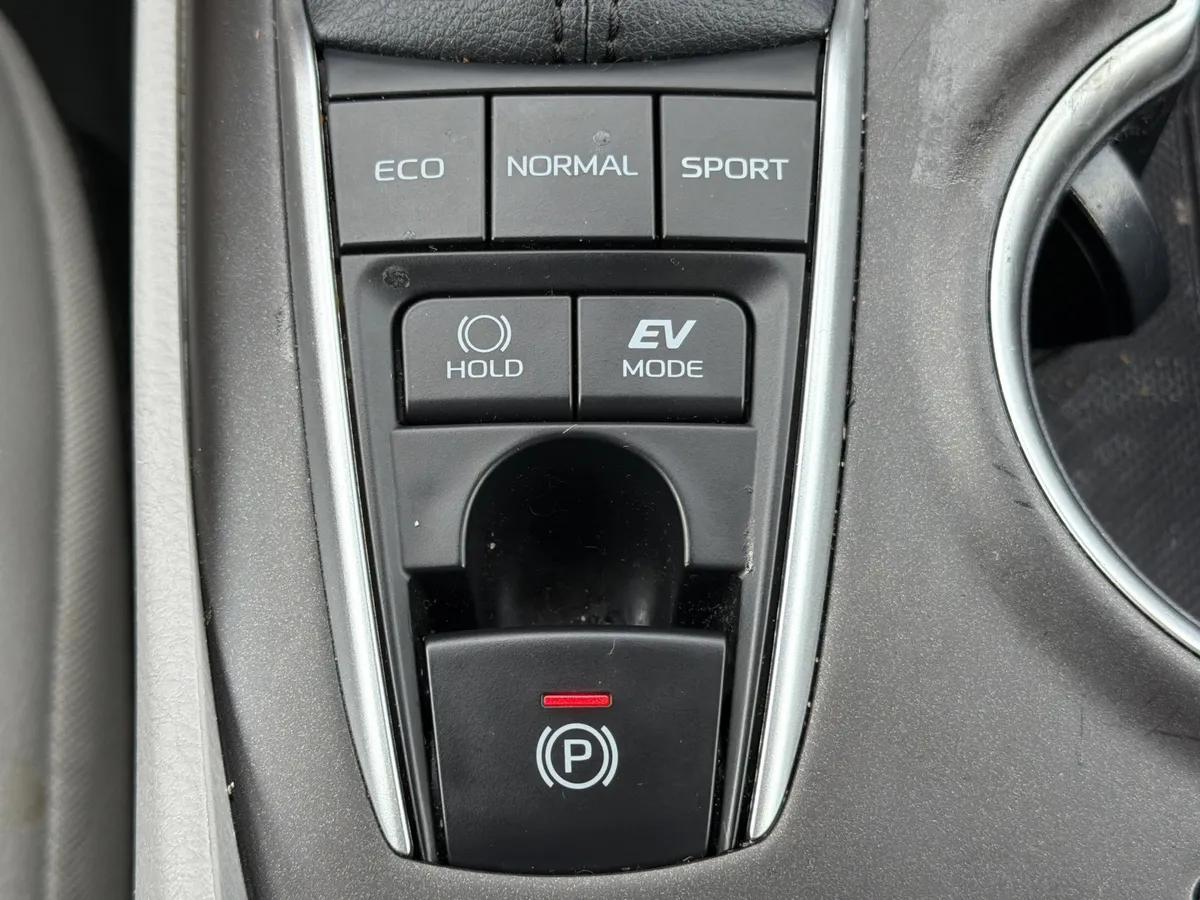 2023 Toyota Camry Hybrid XLE thumbnail 21