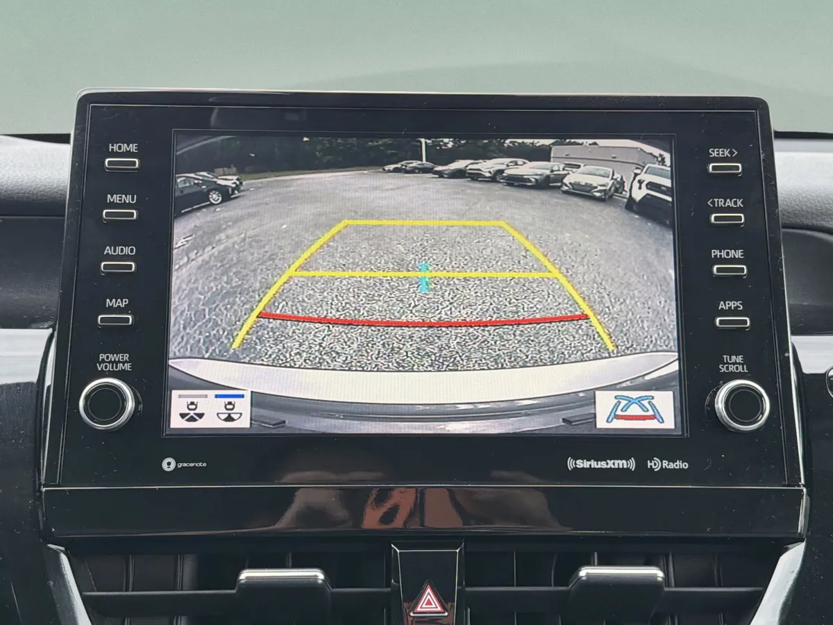 2023 Toyota Camry Hybrid XLE thumbnail 25