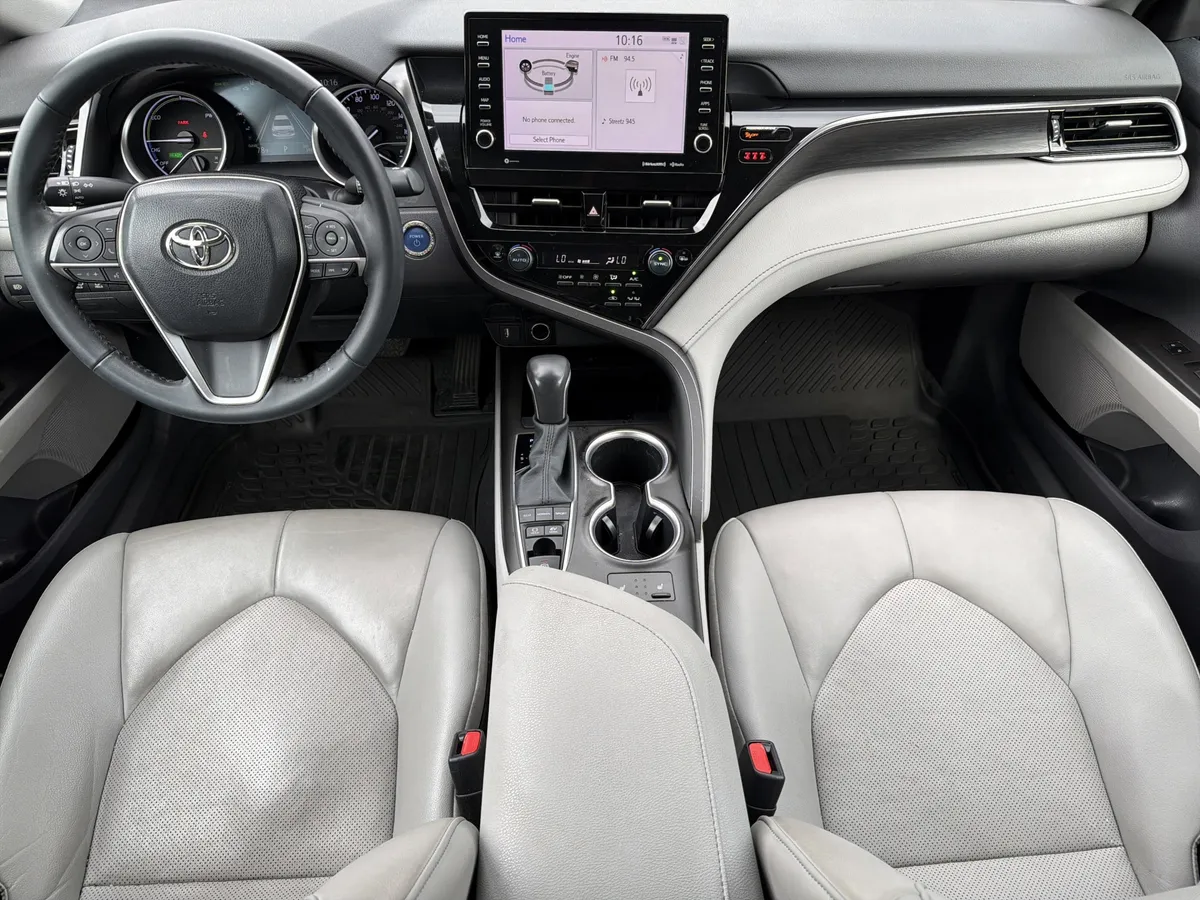 2023 Toyota Camry Hybrid XLE thumbnail 28