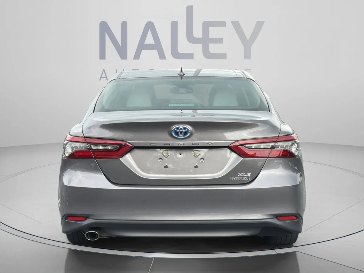 2023 Toyota Camry Hybrid XLE thumbnail 5