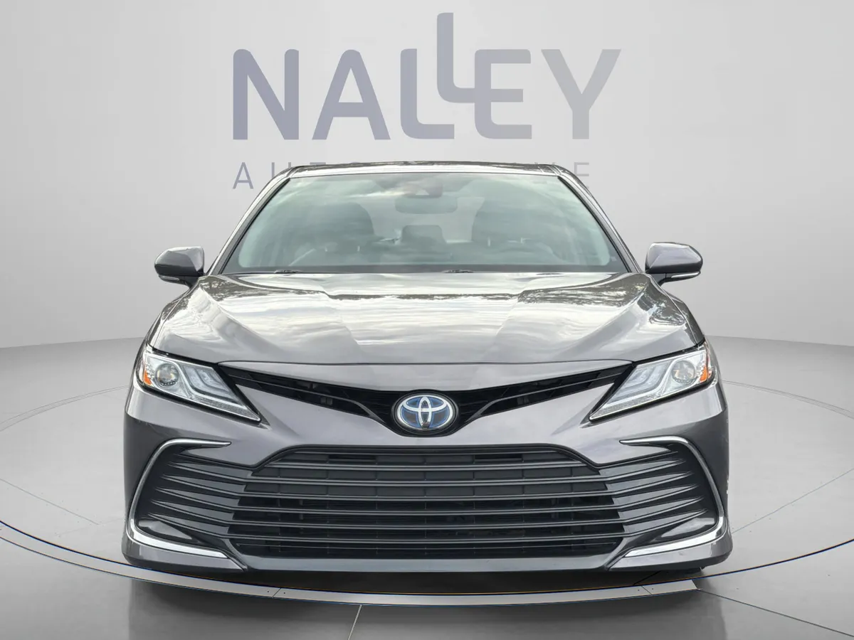2023 Toyota Camry Hybrid XLE thumbnail 9