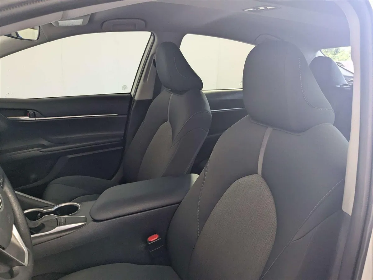 2023 Toyota Camry LE thumbnail 10