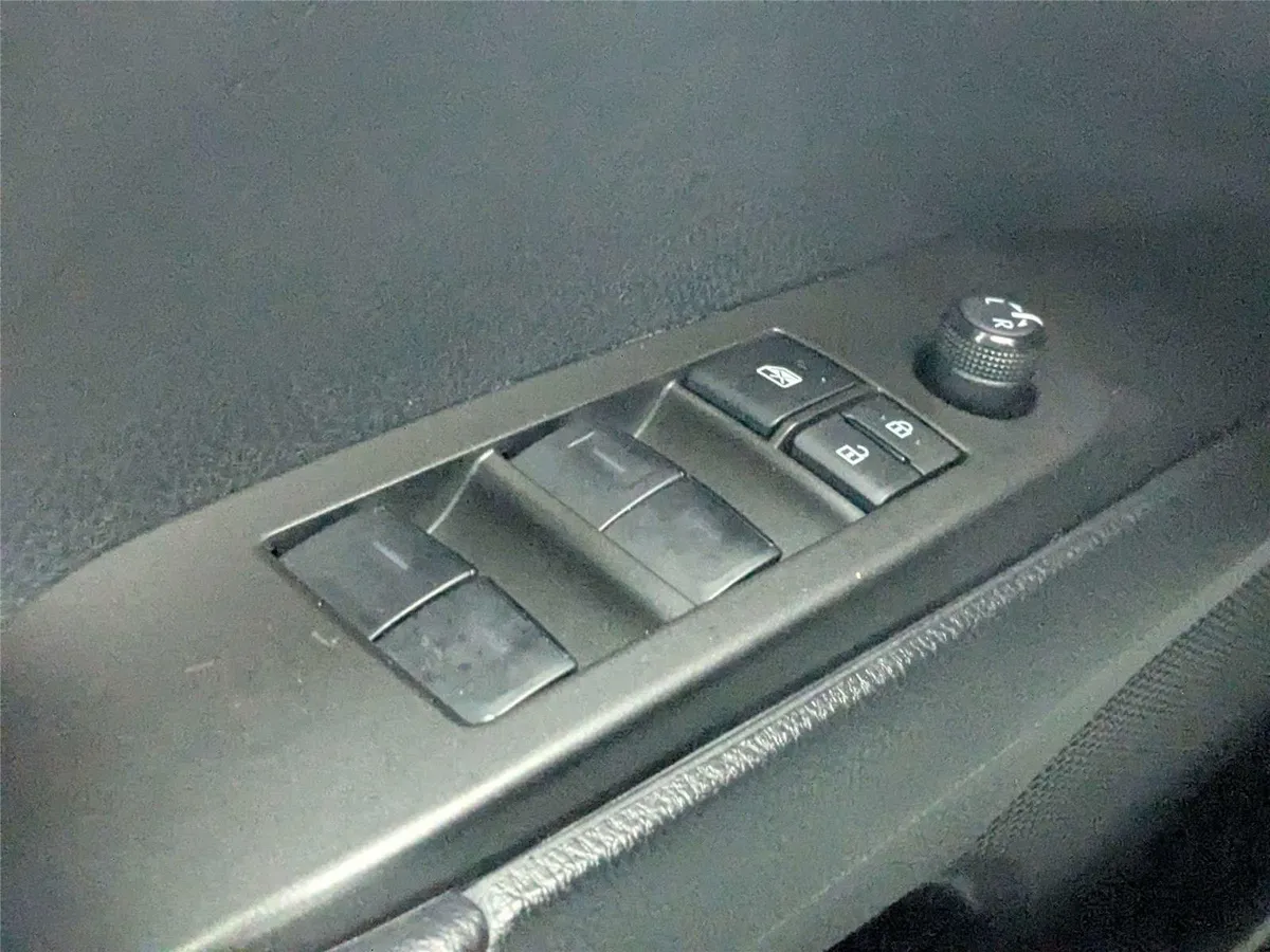 2023 Toyota Camry LE thumbnail 16