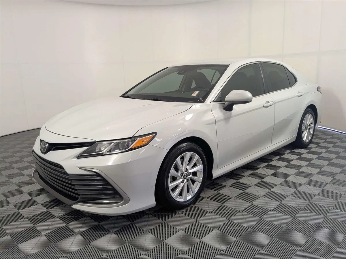 2023 Toyota Camry LE thumbnail 2