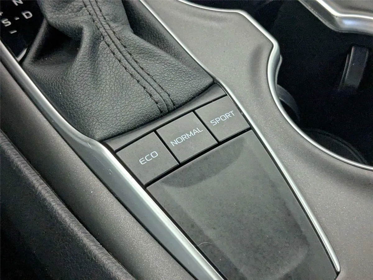2023 Toyota Camry LE thumbnail 23