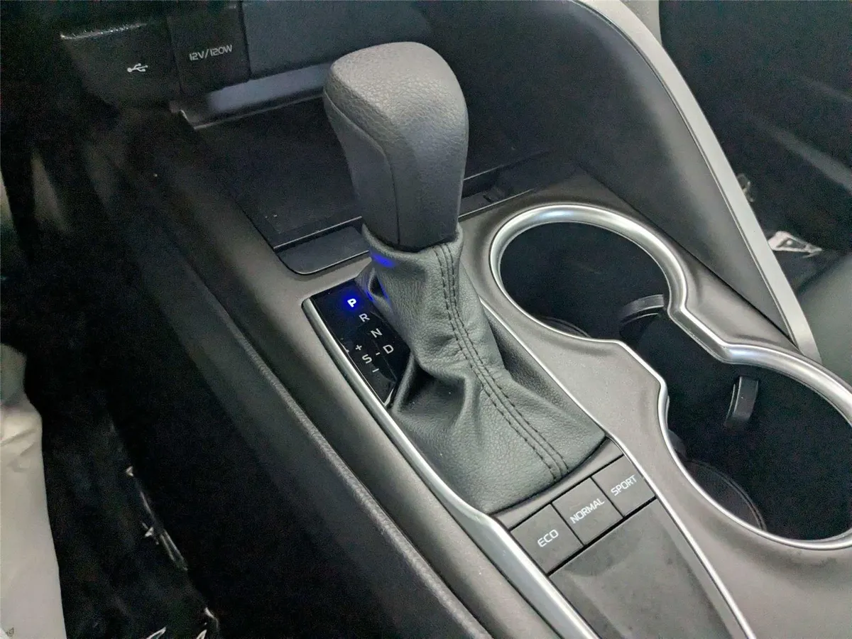 2023 Toyota Camry LE thumbnail 24