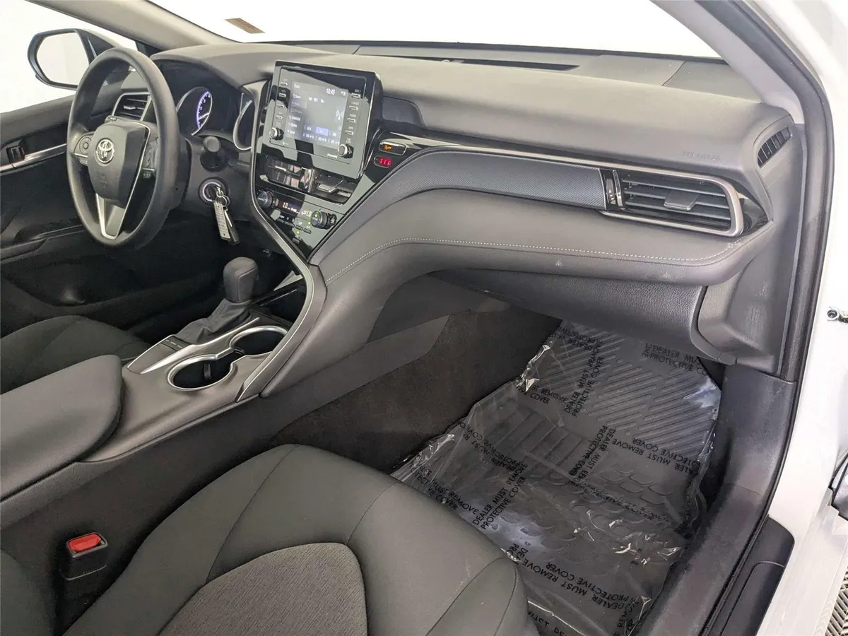 2023 Toyota Camry LE thumbnail 30