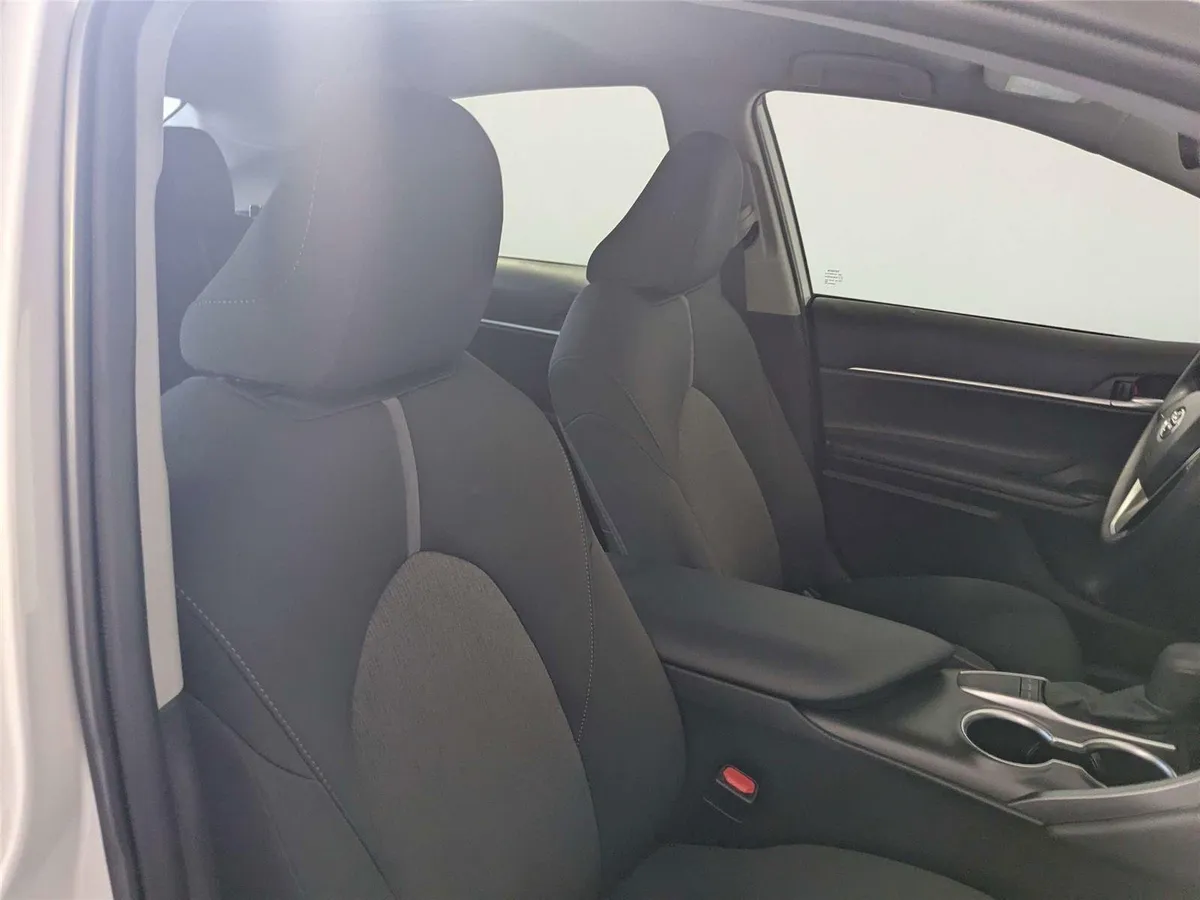 2023 Toyota Camry LE thumbnail 32