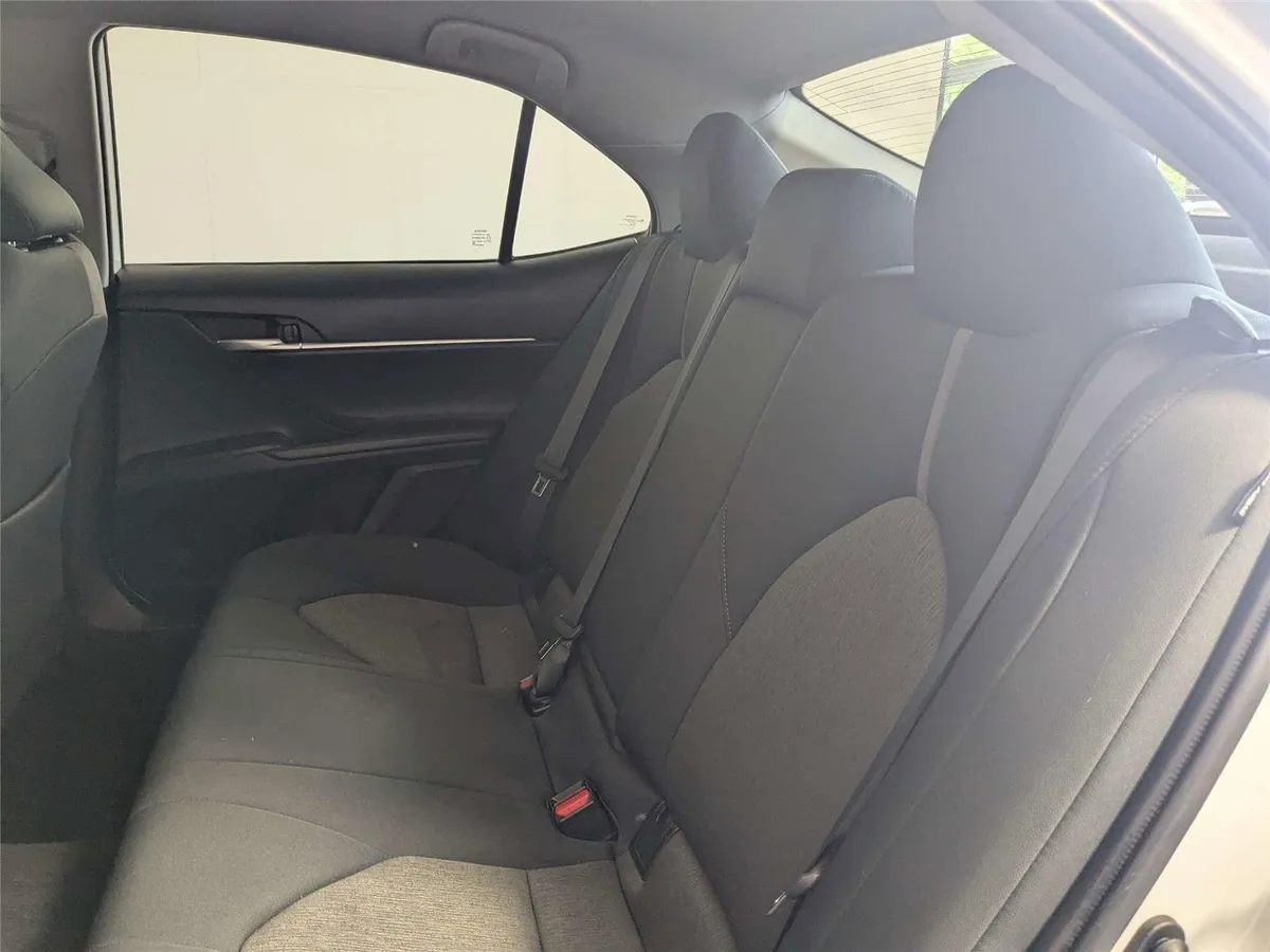 2023 Toyota Camry LE thumbnail 33