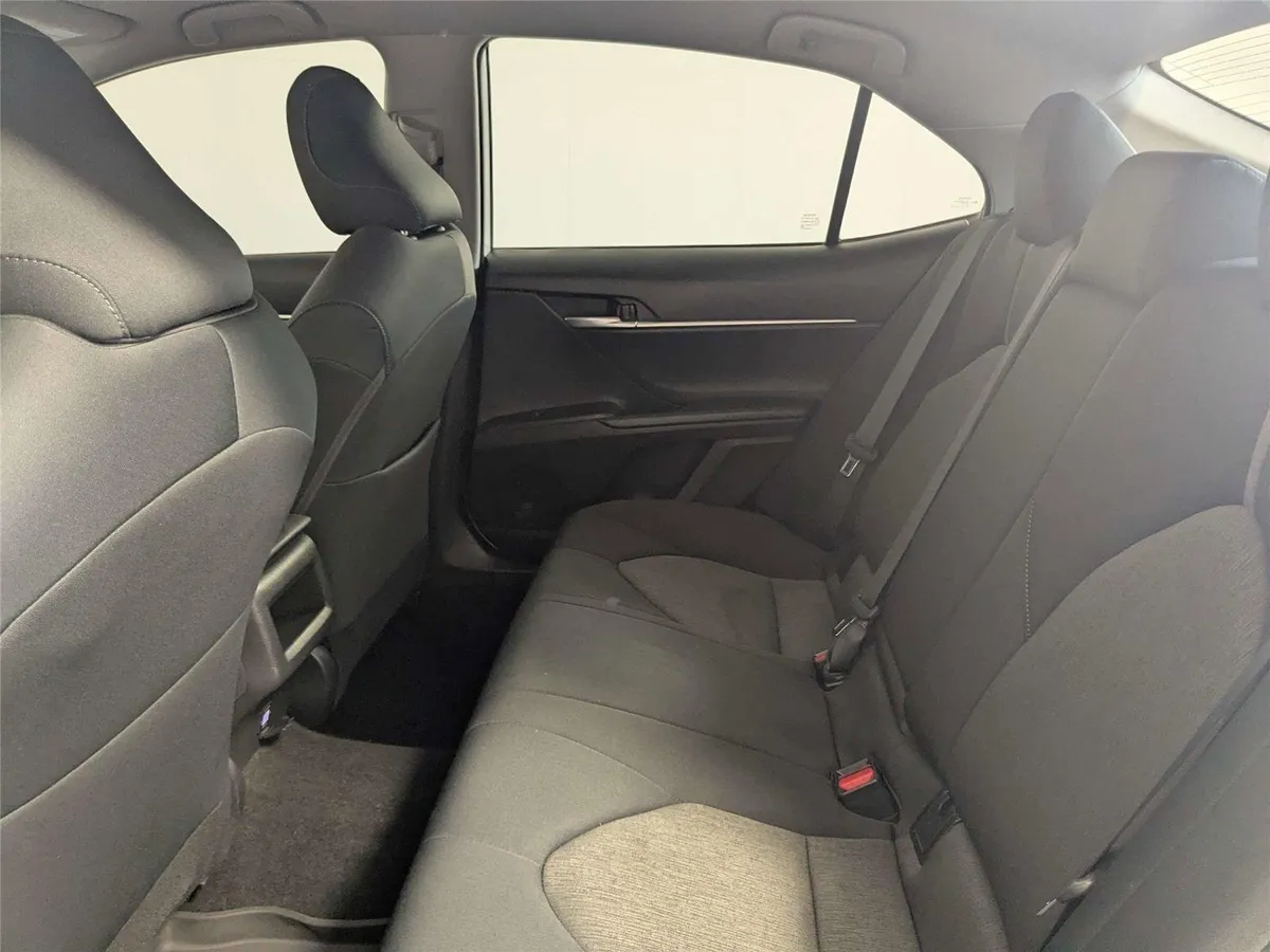 2023 Toyota Camry LE thumbnail 34