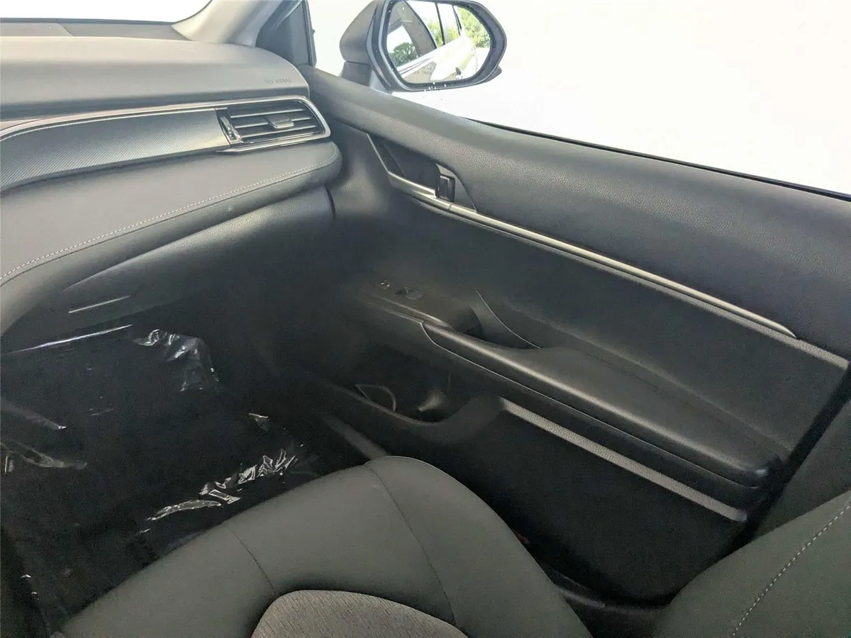 2023 Toyota Camry LE thumbnail 38