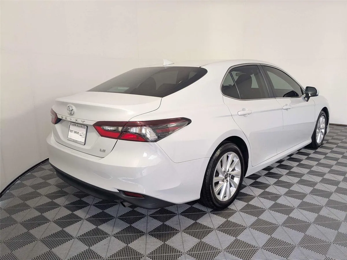 2023 Toyota Camry LE thumbnail 5