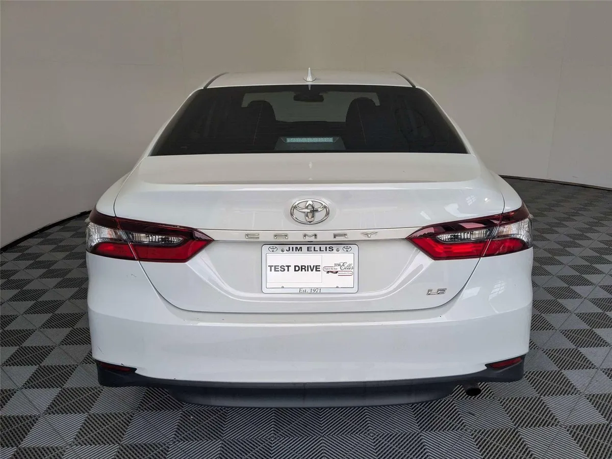 2023 Toyota Camry LE thumbnail 6