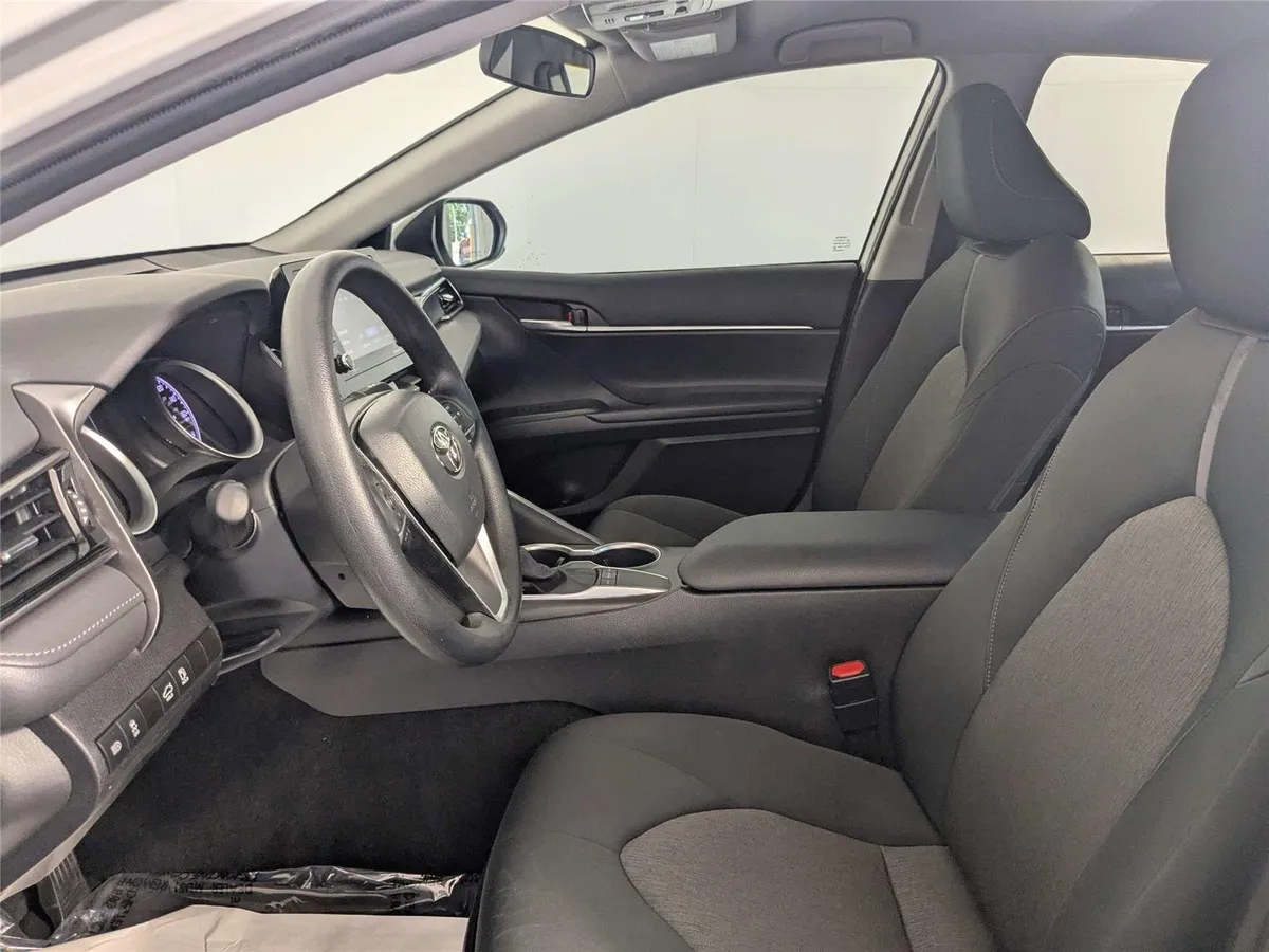 2023 Toyota Camry LE thumbnail 8