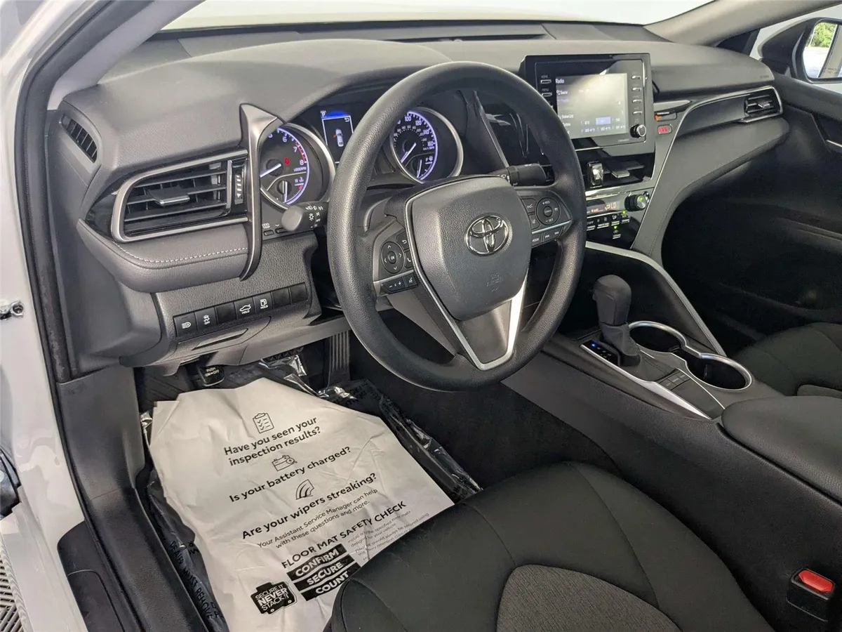 2023 Toyota Camry LE thumbnail 9