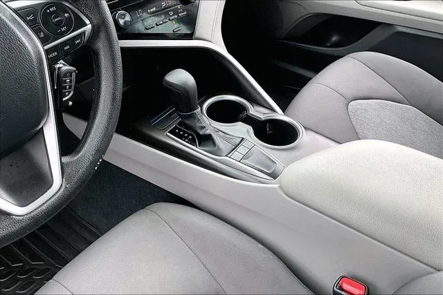 2023 Toyota Camry LE thumbnail 15