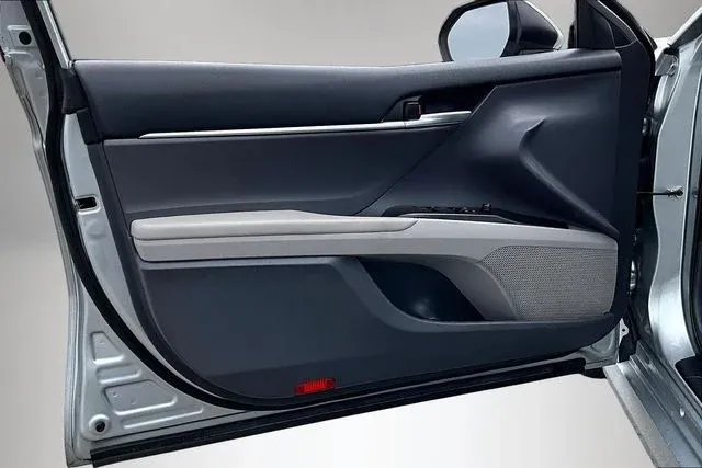 2023 Toyota Camry LE thumbnail 17