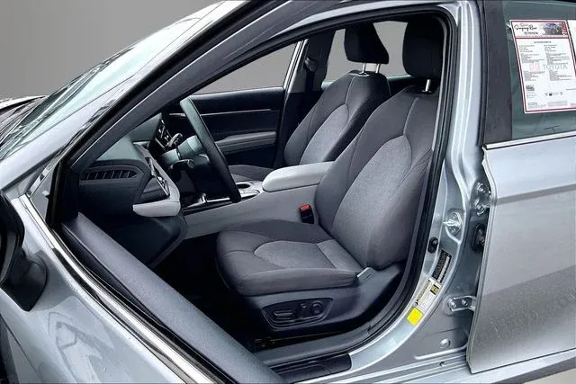 2023 Toyota Camry LE thumbnail 18