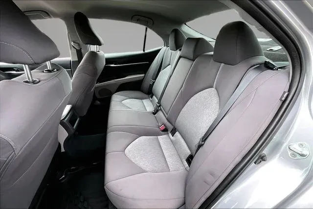 2023 Toyota Camry LE thumbnail 19