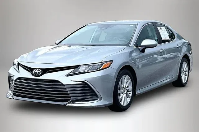 2023 Toyota Camry LE thumbnail 2