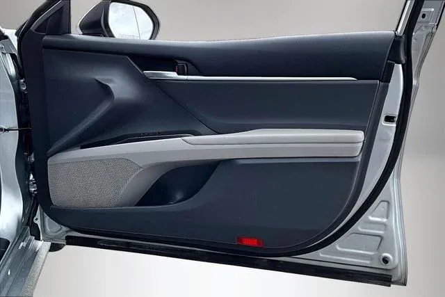 2023 Toyota Camry LE thumbnail 25