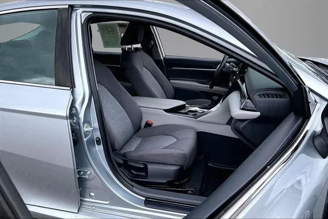 2023 Toyota Camry LE thumbnail 26