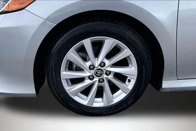 2023 Toyota Camry LE thumbnail 28