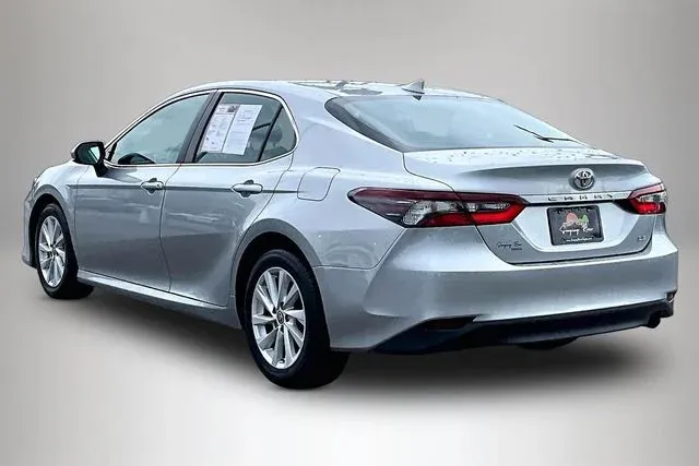 2023 Toyota Camry LE thumbnail 4