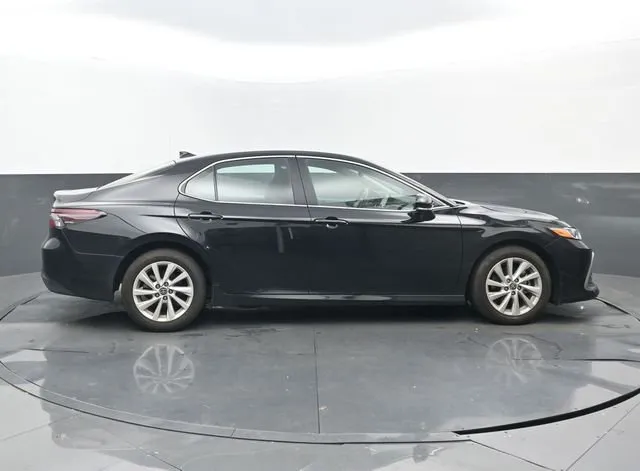 2023 Toyota Camry LE thumbnail 2