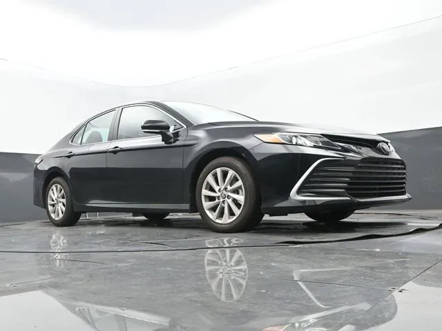 2023 Toyota Camry LE thumbnail 9