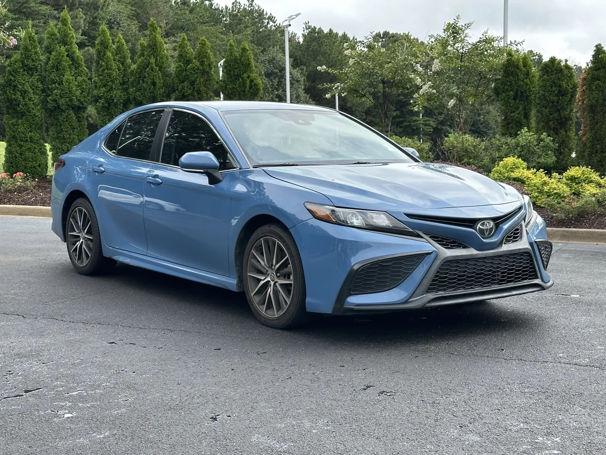 2023 Toyota Camry SE Auto thumbnail 2