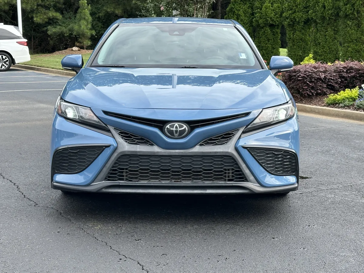 2023 Toyota Camry SE Auto thumbnail 3