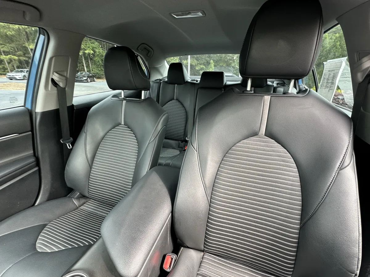 2023 Toyota Camry SE Auto thumbnail 7