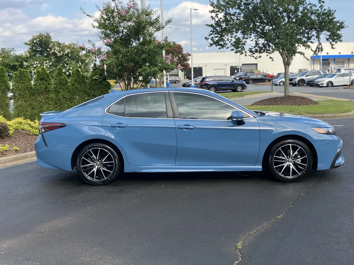 2023 Toyota Camry SE Auto thumbnail 11
