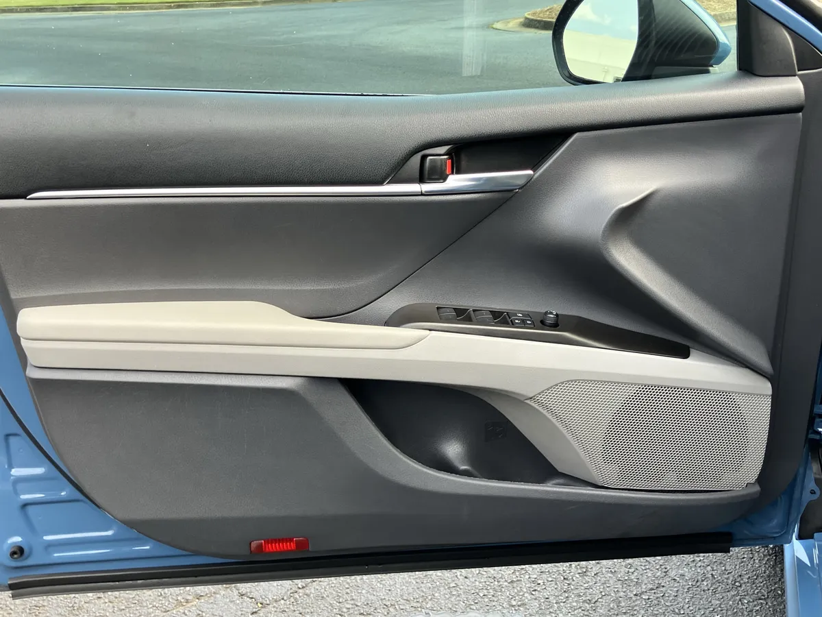 2023 Toyota Camry SE Auto thumbnail 14