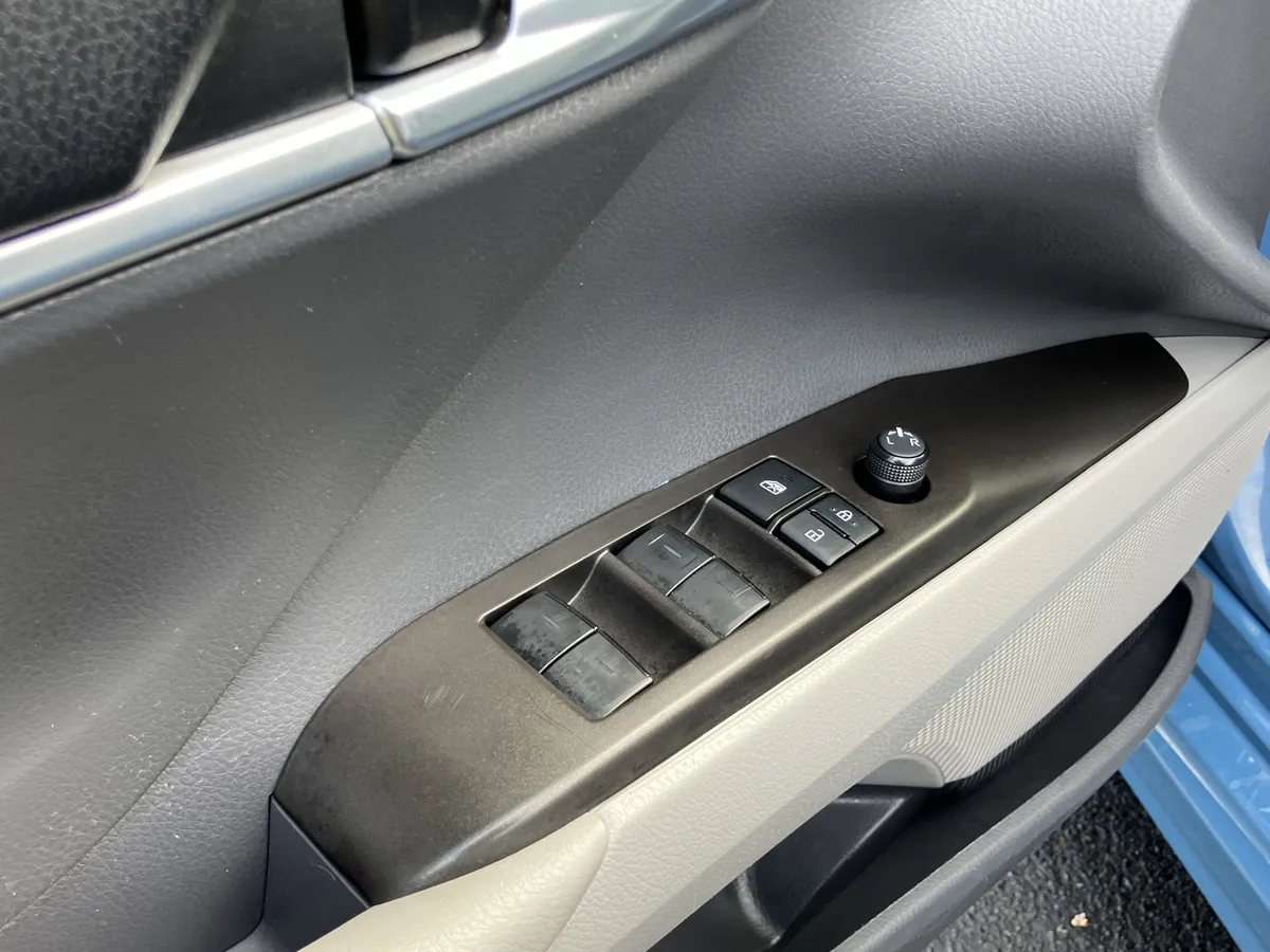 2023 Toyota Camry SE Auto thumbnail 15