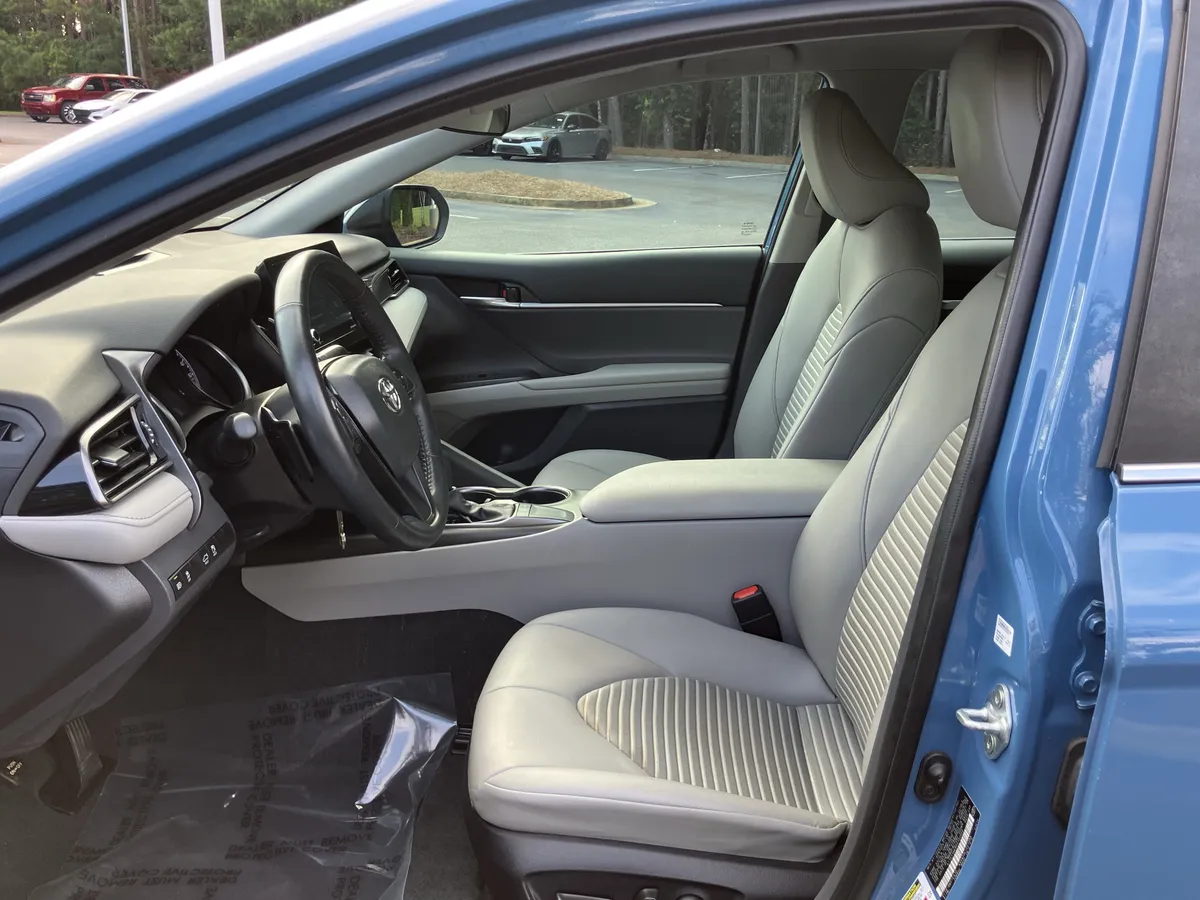 2023 Toyota Camry SE Auto thumbnail 16