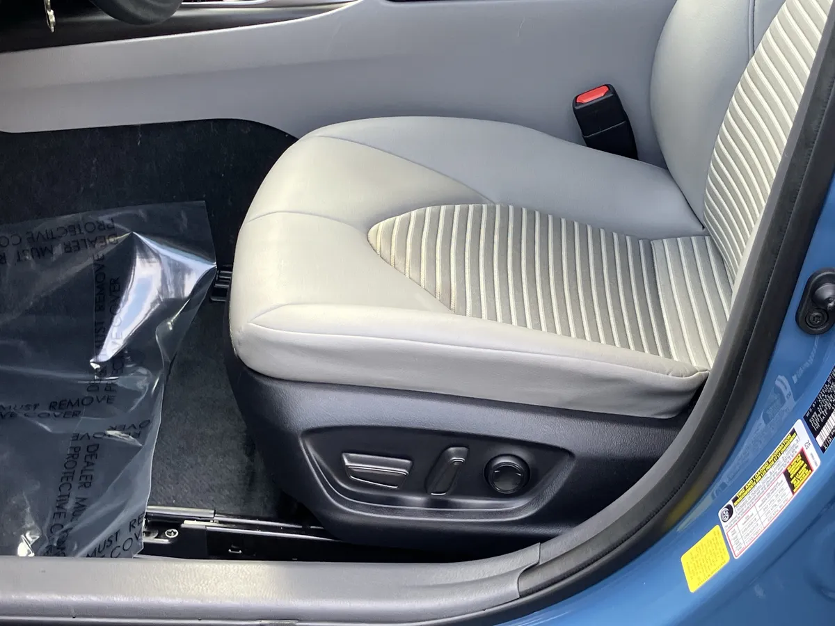 2023 Toyota Camry SE Auto thumbnail 17