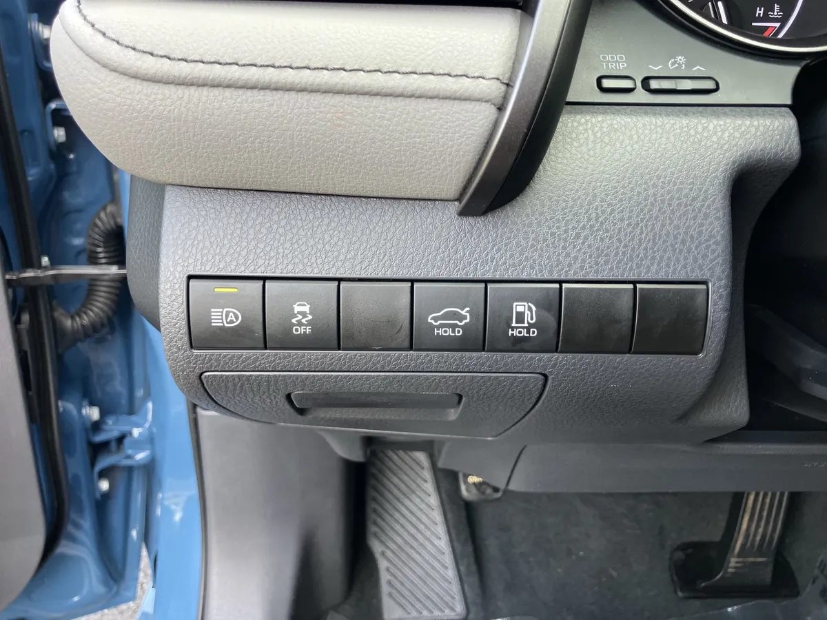 2023 Toyota Camry SE Auto thumbnail 19