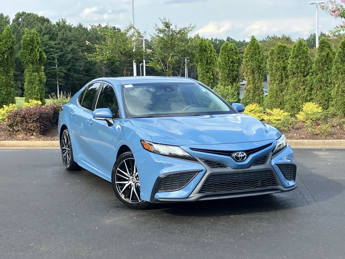 2023 Toyota Camry SE Auto thumbnail 2