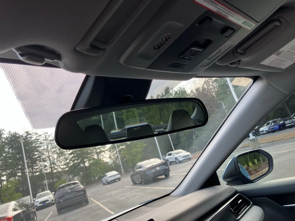 2023 Toyota Camry SE Auto thumbnail 29