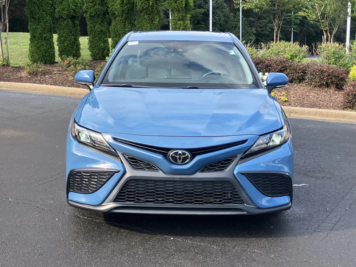 2023 Toyota Camry SE Auto thumbnail 3