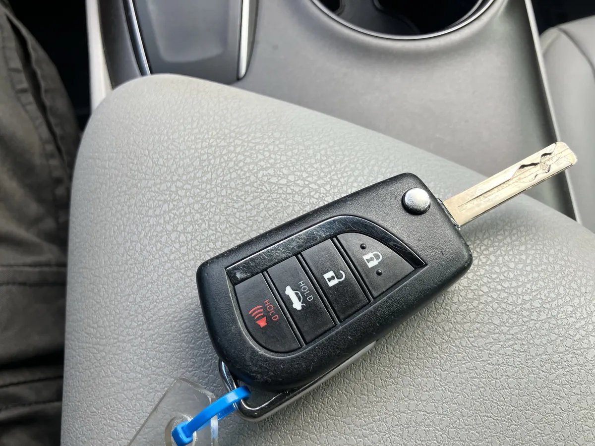 2023 Toyota Camry SE Auto thumbnail 36