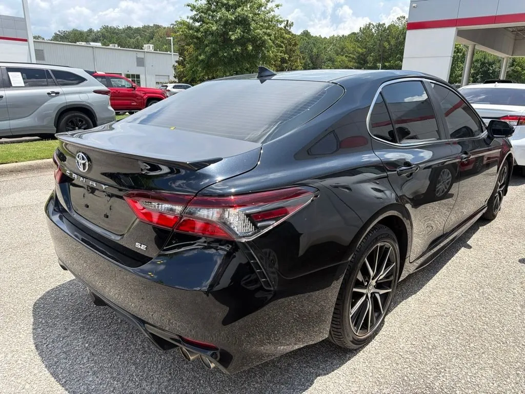 2023 Toyota Camry SE thumbnail 3