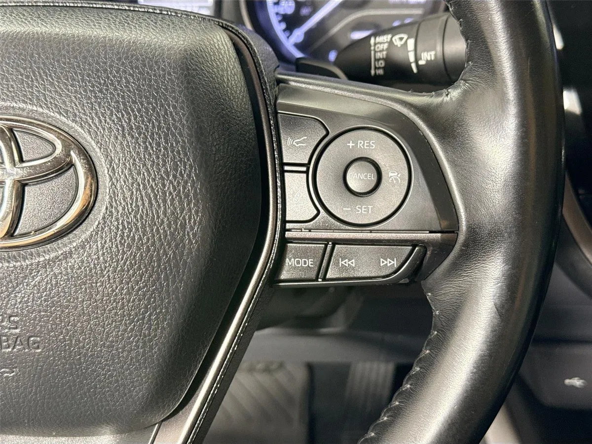 2023 Toyota Camry SE thumbnail 16