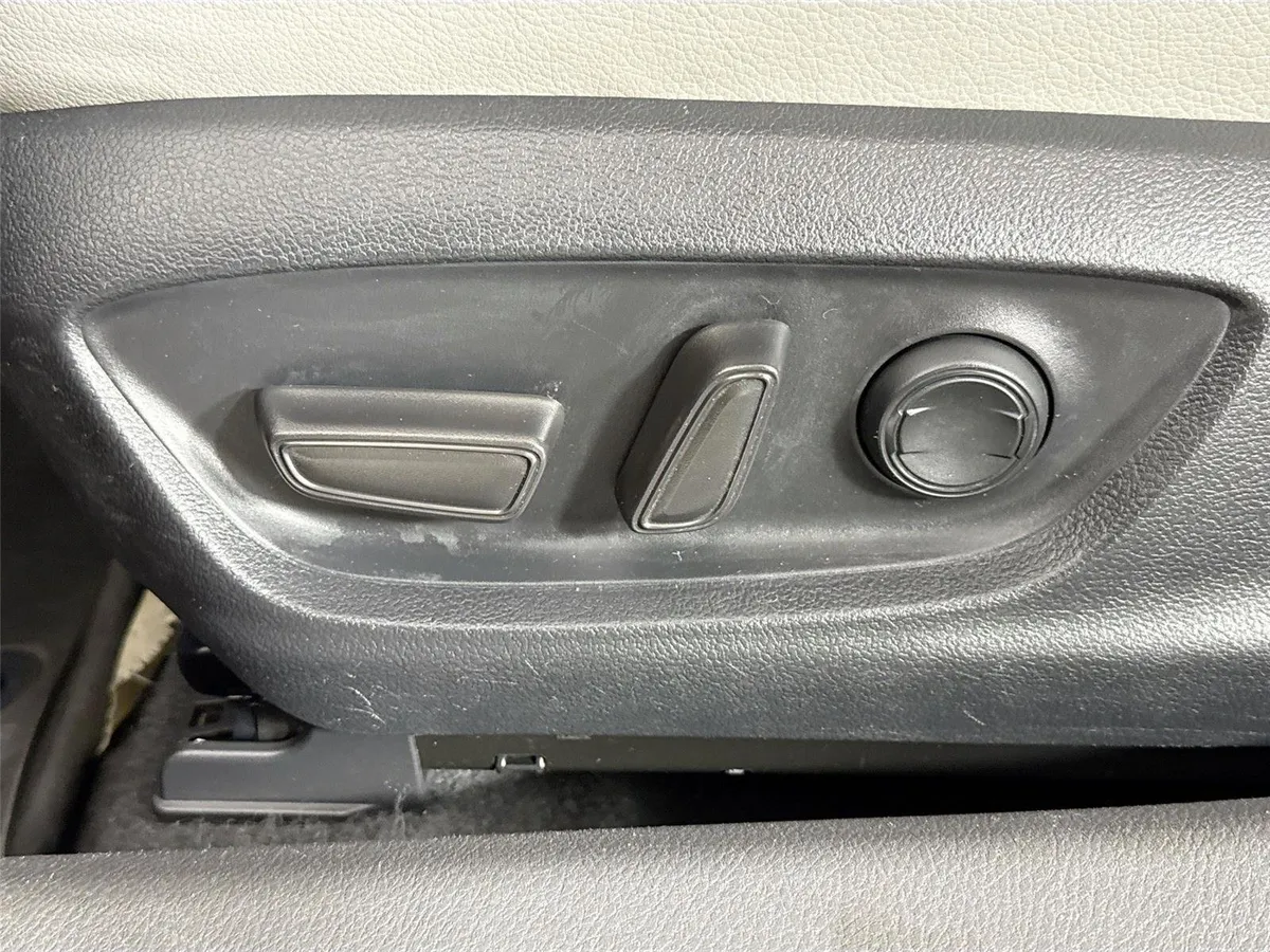2023 Toyota Camry SE thumbnail 24