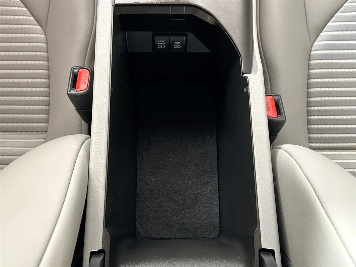 2023 Toyota Camry SE thumbnail 28